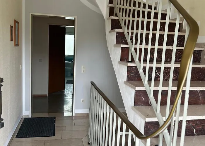 Schoene Monteur- Wohnung Mit Balkon Oder Terrasse